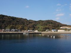 20分で相島に着きました。
新宮町から8kmの沖合に浮かぶ島。
約200匹の猫が自由に暮らすことで有名です。