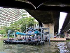 『サトーン船着場』
此処で一旦降りて、船を乗り換える。