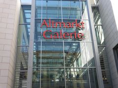 「アルトマルクトギャラリー」　　とても広いショッピングモールです。

　各種専門店、カフェ、レストラン、スーパードラッグストア、何でもありました。