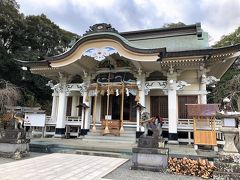 武雄神社の社殿は鉄筋コンクリートです。
白色なんて珍しい。