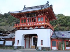武雄温泉のシンボル、楼門。