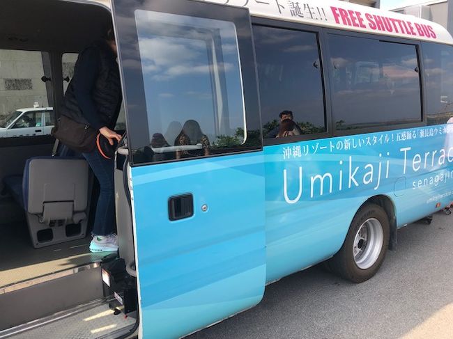 翌日も朝から快晴。<br />さ～貧乏旅行の私が選んだ最安値で楽に行ける青い海は・・・。<br /><br />そう瀬長島にできたUmikaji Terrace。<br /><br />赤嶺駅から無料送迎バスが出ております。<br />無料～バス～！！ここに惹かれました（泣）