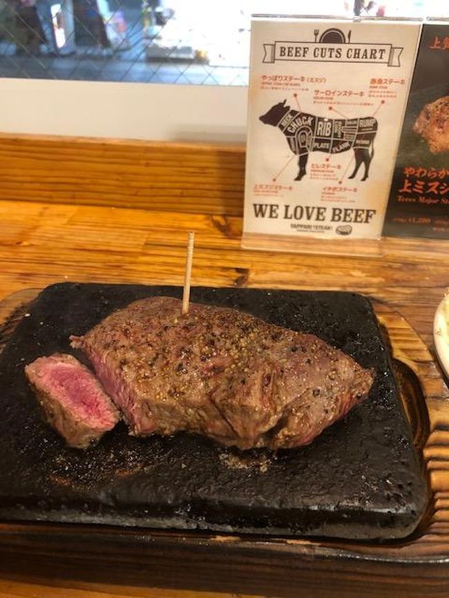 最後のブランチもステーキ。<br /><br />前に感激した「やっぱりステーキ」に。<br />以前は松山にしか店舗がなかったのに大当で那覇に何店舗も。<br /><br />180gにサラダ・マカロニ・スープ・ごはん食べ放題で1000円。<br />これは当たるはずです。お肉も赤身ながら柔らかい。優秀です。