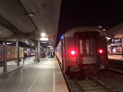 そして、オスロ中央駅に到着したのです。

午後10時35分。約４時間半って、長かった。