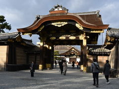 そのあと、天守閣跡へ行ってみたが、たしかに高台からの見晴らしはいいけど、、「跡」なので・・・

やっぱり季節は大事やなぁ

こんなレビューしか出来なくて二条城に申し訳ない

とはいうものの、１日ぶらっとして延暦寺と二条城を満喫できた

たまには特に目的もなくぶらっと出かけるのもいいねぇ

また機会があったらどこかいってみよ（仕事サボって　笑）