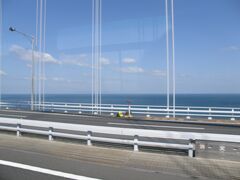 大阪→徳島県へ。
高速バスで徳島駅まで２時間ほど。
鳴門大橋です。