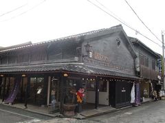 黒壁五號館と書かれた黒壁ＡＭＩＳＵ
名産品、民芸品、キッチン用品などのお店が入っています。