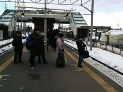 羽前千歳駅です。ここで仙山線に乗り換えます。