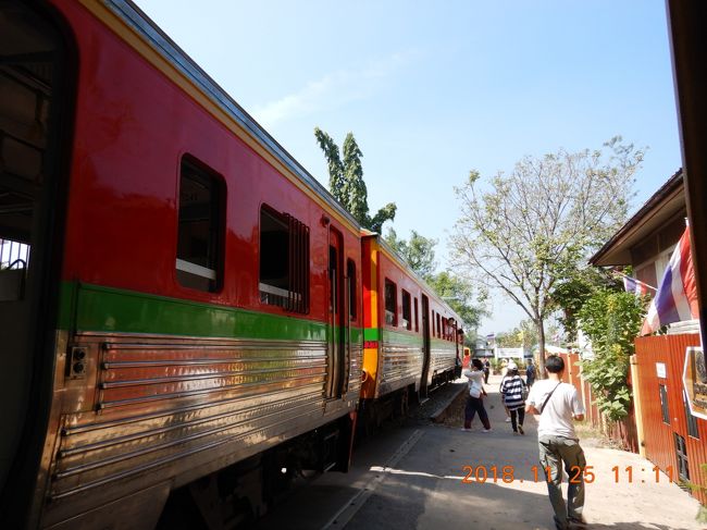 観光客が乗車するためか、車両の数は多いですね～