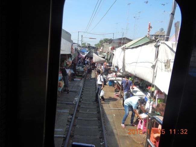 奥の方は、かなりテントが出来上がっています！！