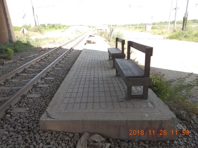 汽車も行ってしまいました！！<br />ベンチも寂しそうですね～<br />このあと、ワゴン車に乗ってバンコク市内へ戻ります・・・・