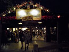 ショーが終わったので「ユカタン・ベースキャンプグリル」(    https://www.tokyodisneyresort.jp/tds/restaurant/detail/459/  )に向かいました。