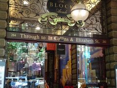 ブロックアーケード

素敵！
1893年オープン、ミラノのアーケードを模して造られたビクトリア様式のアーケードです。