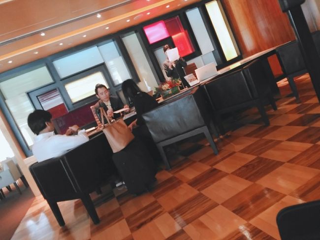 クラブ特典を付けたので、2階のラウンジでチェックイン。<br />日本語が話せるスタッフさんだったので安心でした。<br />