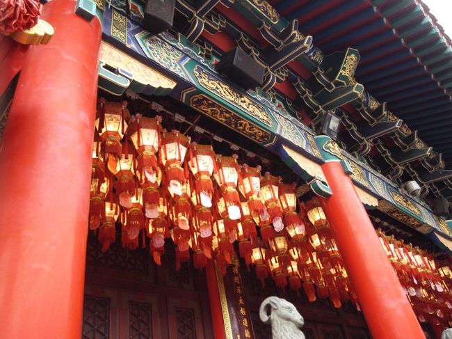 たくさんの提灯。<br />お参りを終え、インターコンチへ戻ります。