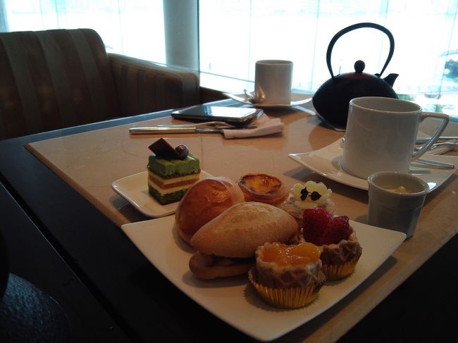 そして15時からはラウンジで優雅なアフタヌーンティータイム。