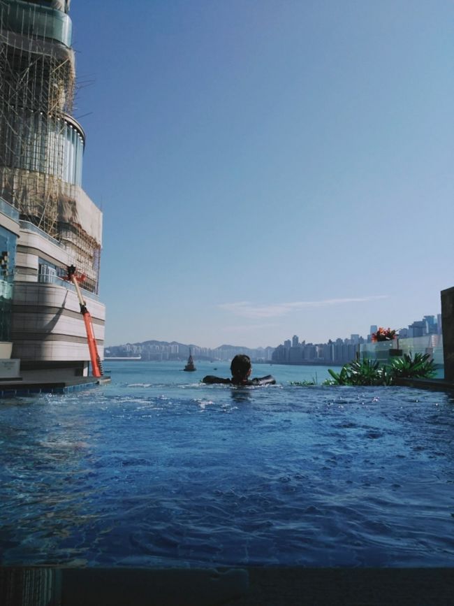 現在インターコンチのお隣は大工事中。<br />私の予想では、下層階はショッピングモールで上層階はホテルになるのでは…？<br />優雅なジャグジータイムに工事の音がちょっと気になる…。