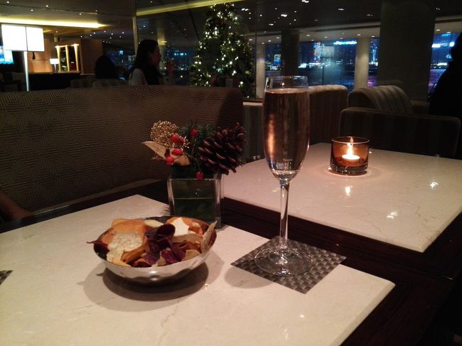 そうこうしているうちに、あっという間に18時からのカクテルタイム。<br />朝頂いたおいしいシャンパンをまた頂きました。<br />ワインも飲みたかったけど、シャンパンがあまりに美味しくてずっとシャンパンばかり頂いてしまいました。