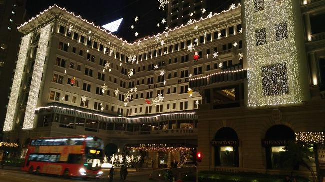 夜のペニンシュラを眺めてホテルへ戻りました。<br />ライトアップがとってもきれいでした。