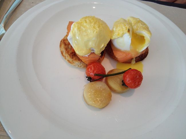 こちらはエッグベネディクト。