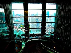 そうして、パパがきたのでプリンスギャラリー紀尾井町のロビーフロアまで上がります。エレベーターを降りると、この景色！
ああーーーーー夜に来たかった・・・（笑）