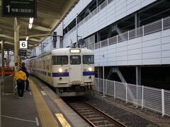 あいにくの雨なので、はやとの風を楽しむことにした。
はやとの風は、鹿児島中央駅ー吉松駅の間をはしる。

まずは吉松駅に向かって、そこからはやとの風で帰ってくる作戦。
鹿児島中央駅発8:09。