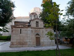 Agios Eleftherios教会　2世紀にたてられたビザンチン様式の教会　またの名をミクリミトロポレオス教会（小さなミトロポレオス教会）という．ミトロポレオス教会の隣にひっそり立っている．2005年に来た時，この教会の印象がとても強い！