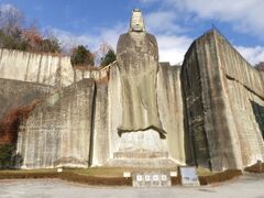 高さ27mの平和観音、こちらは戦後に、戦没者慰霊と世界平和を祈念して作られたとの事です。