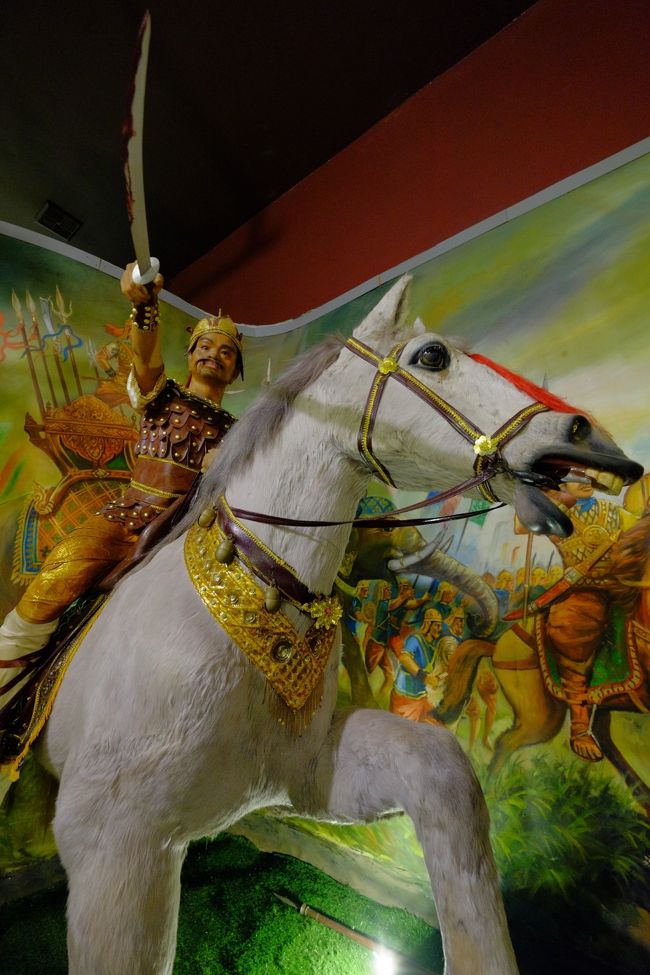 出だしはまじめにアカデミックな展示物です。