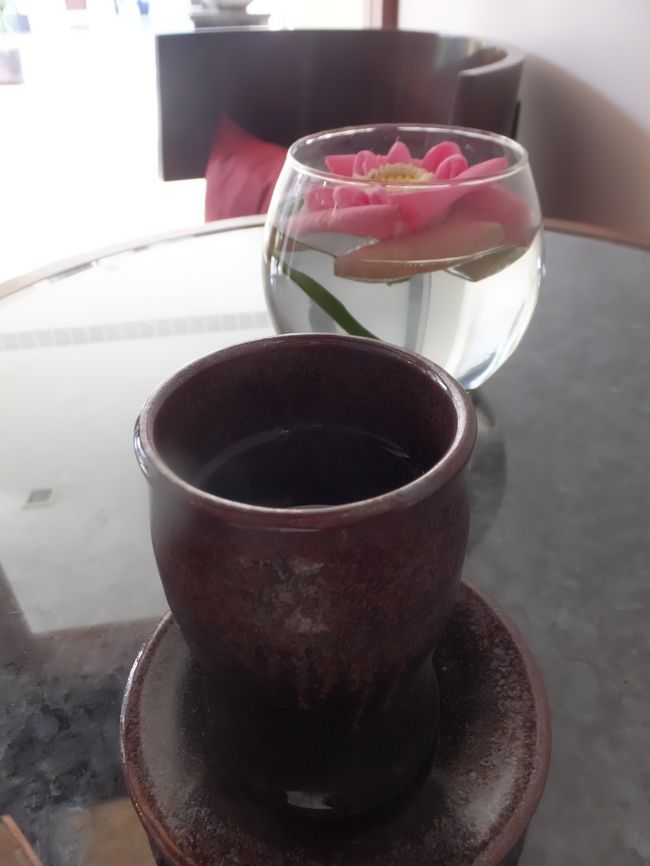 ハーブティでお出迎え。