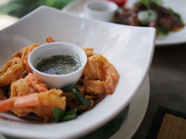 エビの揚げ物は大きくて食べごたえあり！