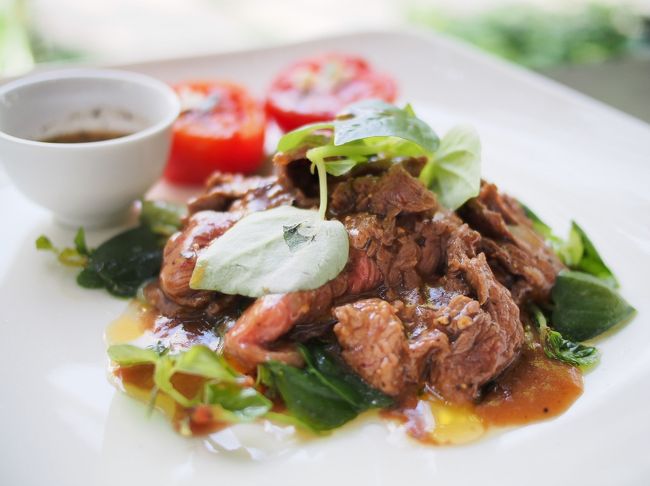 ロックラックは不思議な料理です。<br />お店によって味付けも見た目も様々です。<br />共通して言えることは「美味しい」ってコトです。