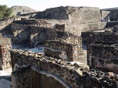 　紀元前2世紀頃に建造された、メキシコ盆地最大の宗教都市国家だったらしいです。
　下水機能を備えた住宅、その頃下水があったということ？そんなに高い文化を持っていたの？
