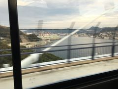 長崎駅到着前に女神大橋を渡ります。
左手には三菱重工長崎造船所や市街地、右手には三菱重工香焼造船所や伊王島大橋、高島が見えます(軍艦島は見えない)
三菱通勤車の為に作られた感が強く地元では三菱大橋と呼ばれています。

今回は長崎市外海地区を訪ねました。
12月から転職し旅行記をアップする時間がなかなか出来ませんが、時間を見つけてアップしていきます。

今回もご静聴頂きありがとうございました！