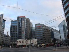 さらに隣もショッピングモール「OSLO CITY」。

こちらも似たようなお店が入っていますね。

中をぶらぶらした後、次なる場所へ移動。徒歩で。