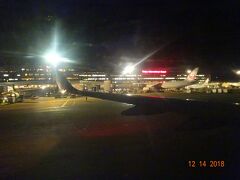 羽田空港　着陸。　１７：００時。