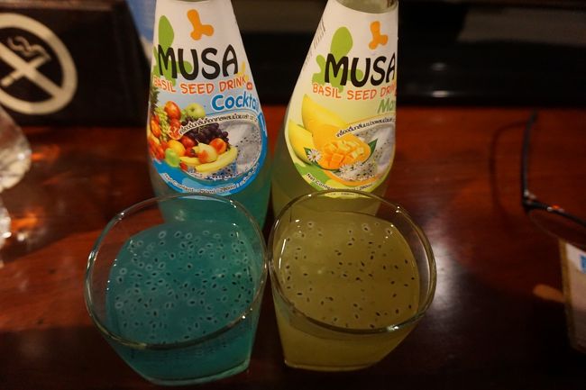 ●部屋にて＠ボレイ・アンコール ホテル&amp;リゾート<br /><br />部屋にて、スーパーで買ったフルーティーなジュースを頂きました。<br />カエルの卵のようなバジルシードドリンク。<br />この手の飲み物は、日本でも見かけますよね。<br />見た目はグロいですが、キュウイの種のような食感で僕は好きです。