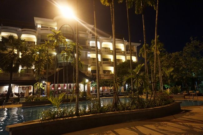 ●ボレイ・アンコール ホテル&amp;リゾート<br /><br />今日も、夜プールにしました。<br />ぷかぷか浮いてました(笑)。