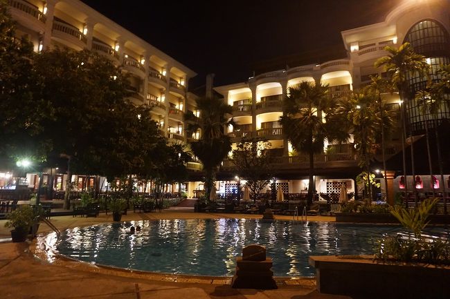 ●ボレイ・アンコール ホテル&amp;リゾート<br /><br />近くを通る飛行機を見ながら、カンボジアリゾート満喫中です(笑)。