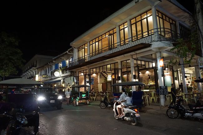 ●パブストリート界隈<br /><br />食事後、お店の界隈を散歩してみました。<br />この辺りは、お店も多く非常に賑わっていました。<br />