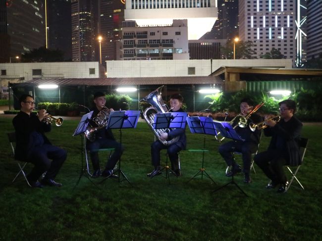 楽器の演奏も。<br />クリスマスが近いので、クリスマス関係の音楽を。