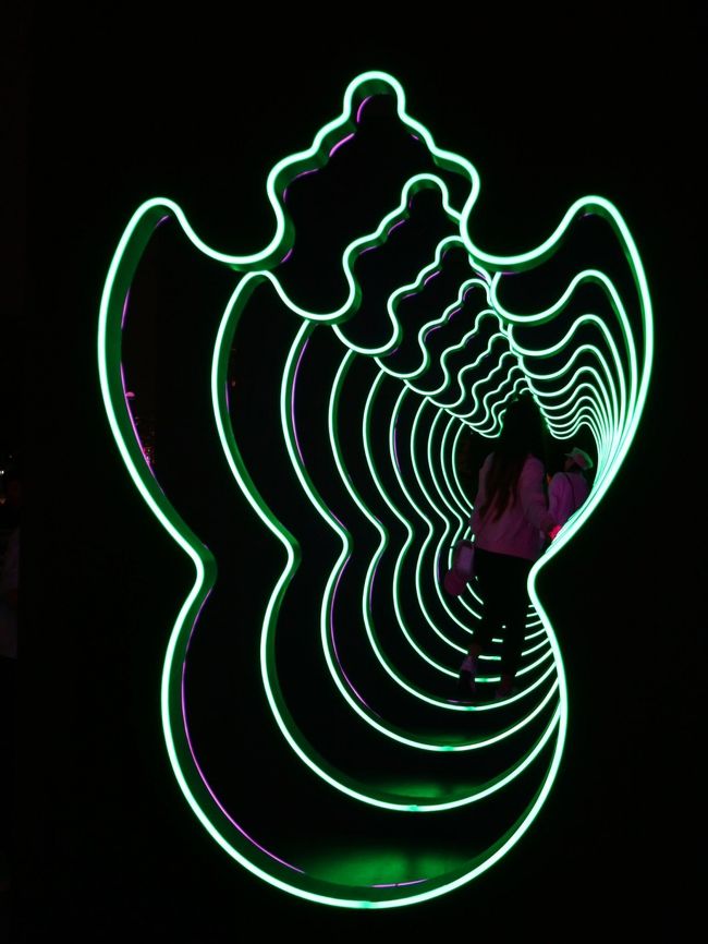 Bad and coin<br />質屋の“押”の看板をモチーフにしたものだそうです。