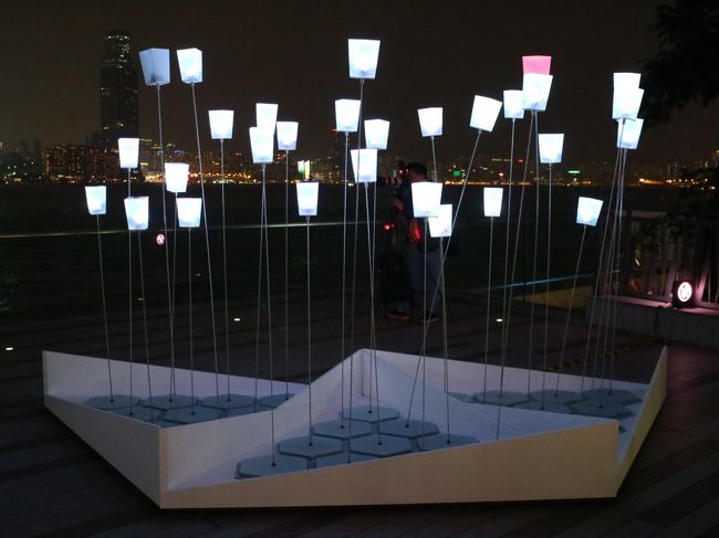 灯籠を思わせる作品。