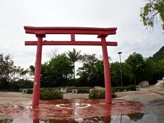 【ブラジル：サンタカタリーナ州のイタジャイという海町】

ブラジルの南部の田舎町なのに、「鳥居」がありました.....