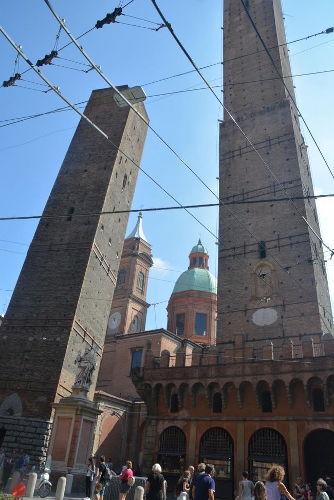 ボローニャ 旧市街中心部ボローニャの斜塔周辺 ボローニャ イタリア の旅行記 ブログ By しろくまクンクンさん フォートラベル ボローニャ 旧市街中心部ボローニャの斜塔周辺 ボローニャ イタリア の旅行記 ブログ By しろくまクンクンさん フォートラベル