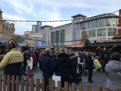 市内のセルフリッジ付近の様子。ちょっとクリスマスマーケットっぽい雰囲気。