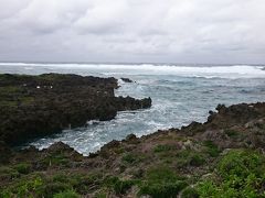 伊良部大橋に入ってまずは「白鳥岬」です。
波が高く荒れています。