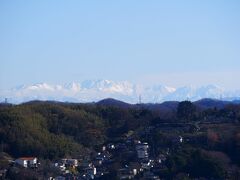 金沢二日目。
朝目覚めるとすっきりと晴れていた。
はるかかなたに雪をかぶった山が見える。
方角的に考えると北アルプスですかねえ。

ホテル日航金沢、景観が素晴らしい。