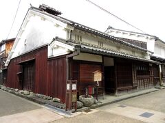 称念寺の向かいにある中橋家は江戸時代には米屋を営んでいたそうです。