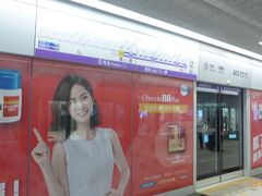 台北の桃園飛行場から市内までは、この電車MRTに乗ります。
台北駅で乗り換えます。
３日券を購入　１人６００台湾ドル　これには、台北⇔桃園１６０ドルも入っています。
